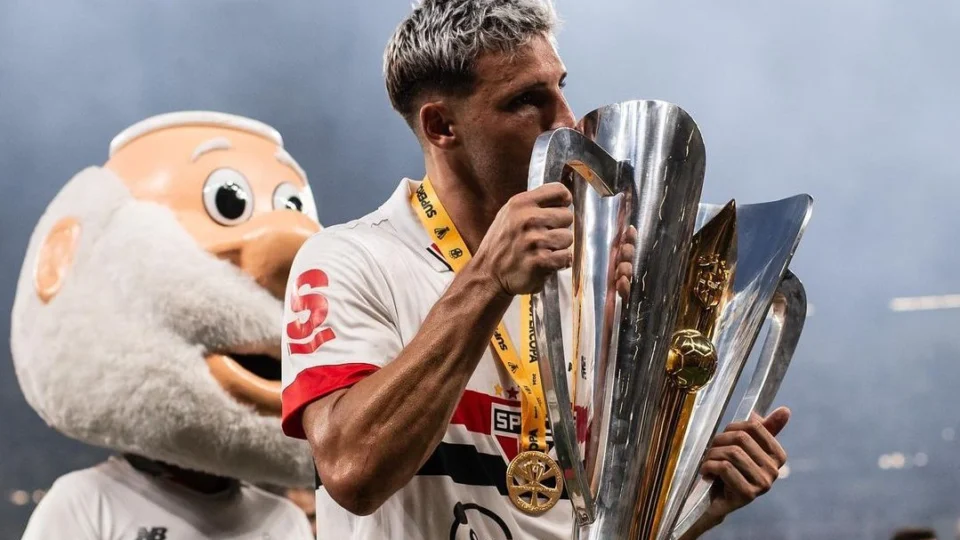 São Paulo: Calleri busca recuperação após derrota para Ponte Preta