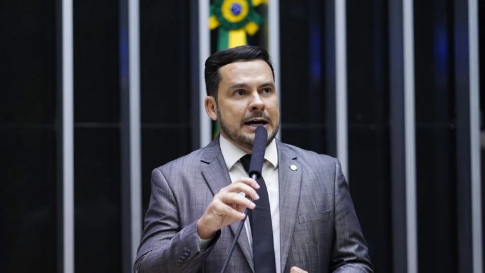 Deputado amazonense comenta fuga em Mossoró, que completa um mês 