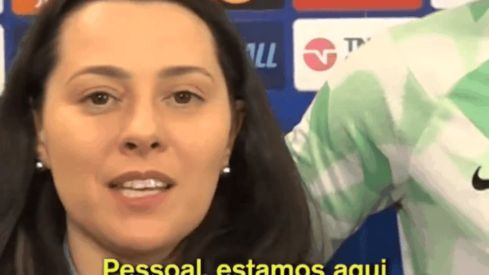 Jornalista confunde português com espanhol durante entrevista; confira