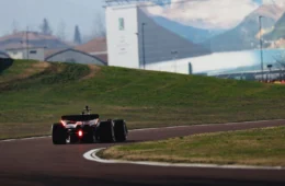 Ferrari revela o SF-24 para temporada de Fórmula 1 de 2024: veja vídeo