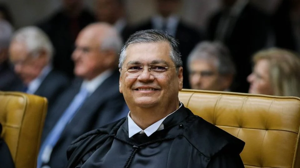 Dino realiza seu primeiro voto no STF