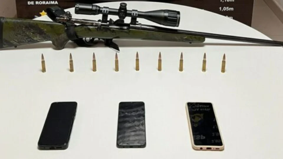 Dois homens são presos com fuzil em Roraima