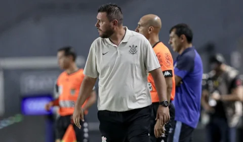 Auxiliar técnico anuncia saída do Corinthians após pouco mais de um mês de contrato