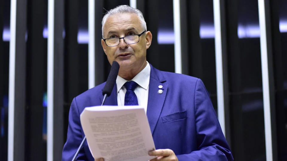 Câmara aprova projeto que criminaliza o uso de cerol em pipas