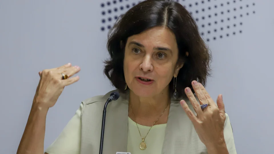 Nísia Trindade diz que dengue não é emergência nacional