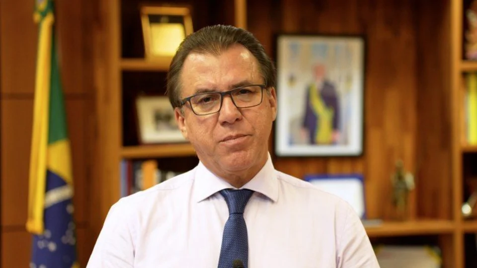 Ministério prorroga portaria sobre comércio aos feriados