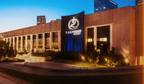 Mulher atira e fere dois em igreja nos EUA; criança está internada