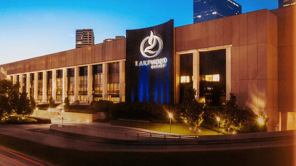 Mulher atira e fere dois em igreja nos EUA; criança está internada