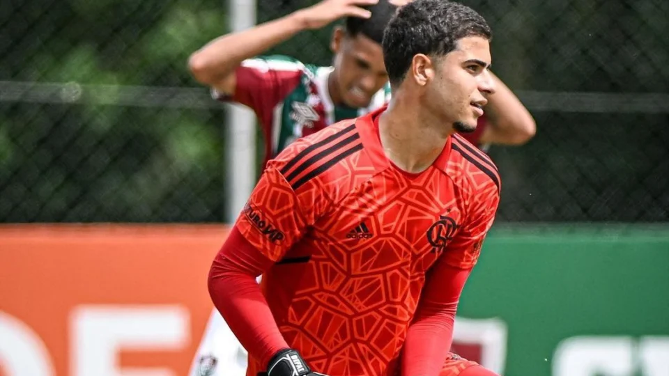 Flamengo: após tratar câncer, Raphael Nunes volta a treinar