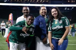 Pai de Endrick é vítima de racismo durante jogo entre Brasil e Venezuela; veja vídeo