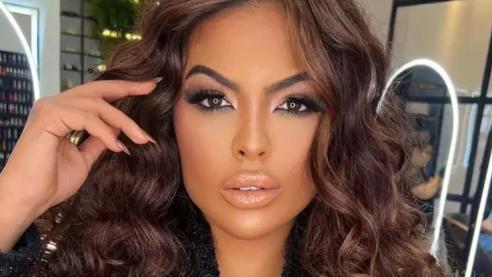 Ex-BBB faz harmonização no bumbum e recebe chuva de críticas; veja fotos