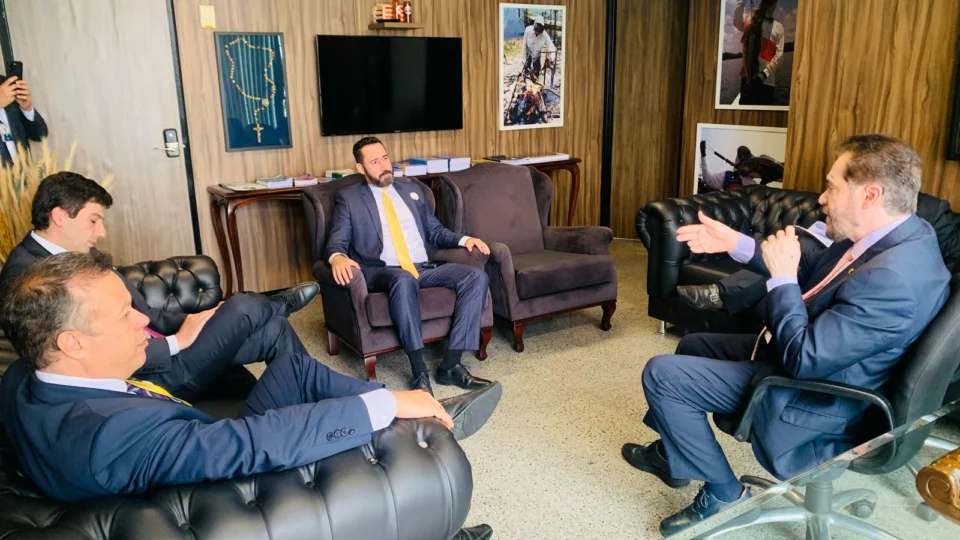 Independência do BC: senador Plínio Valério prepara parecer