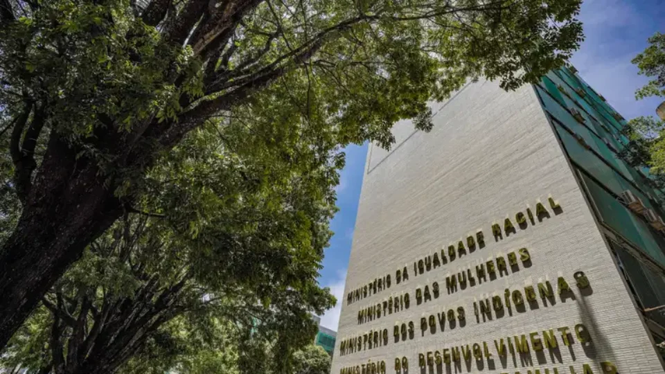 Ministério fecha parceria em prol de mais mulheres na política