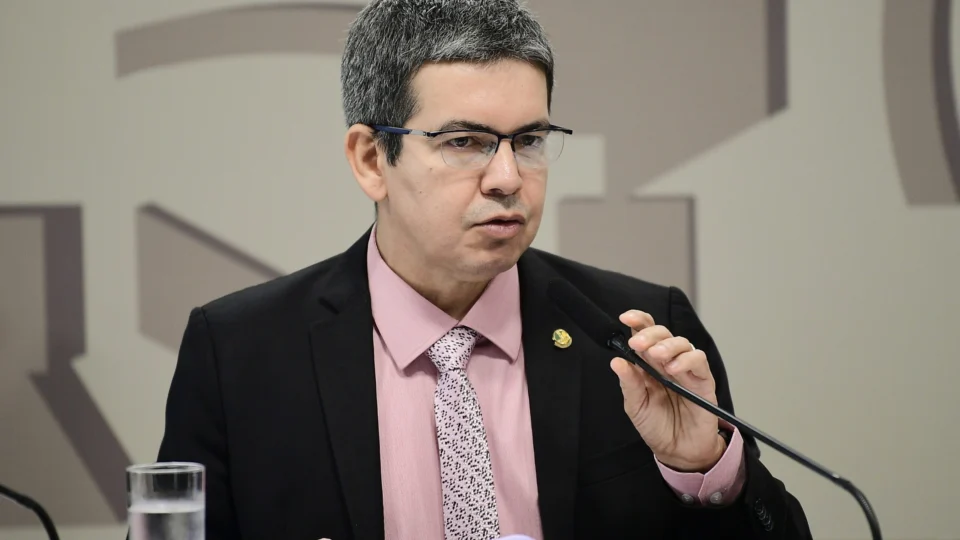 Haddad decidirá sobre os municípios, diz Randolfe