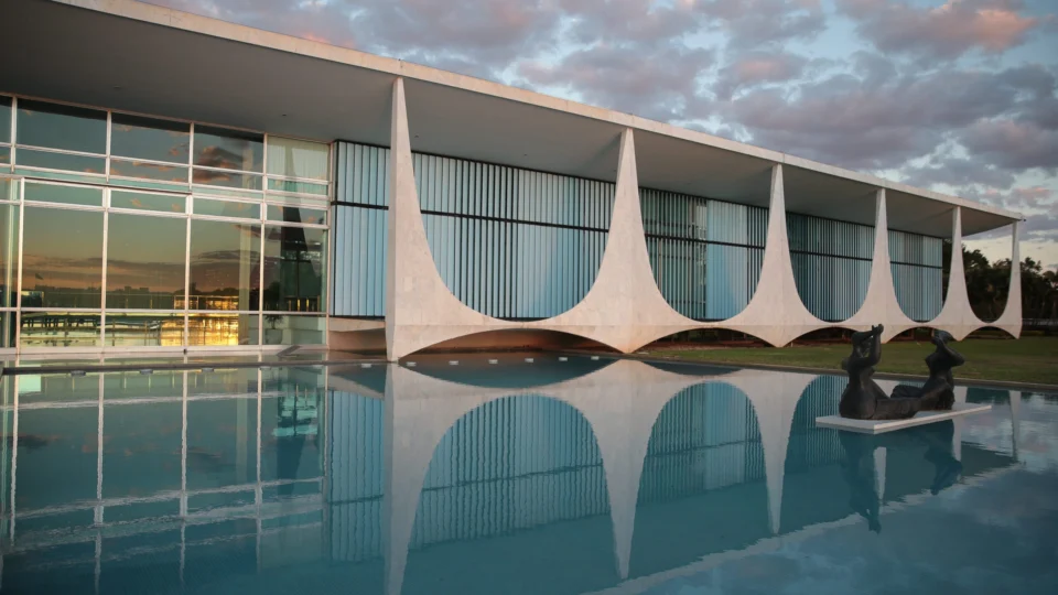 Homem tenta invadir Palácio da Alvorada, residência oficial de Lula