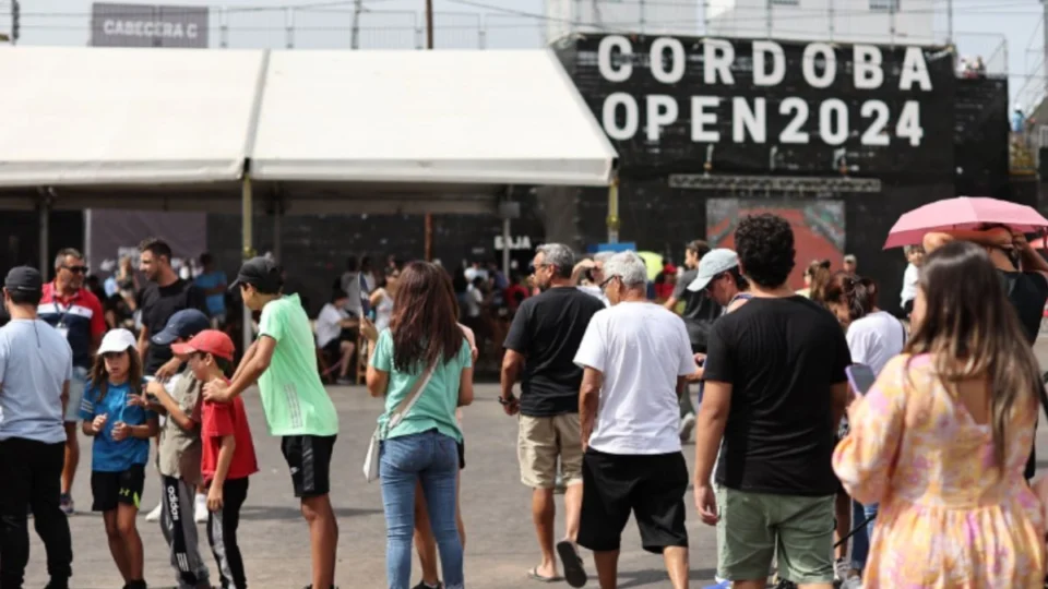 Vídeo pornô é exibido em telão durante torneio de Tênis na Argentina