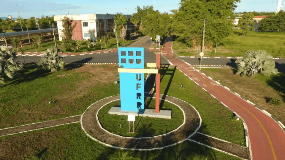 UFRR abre concurso público com 30 vagas para professores