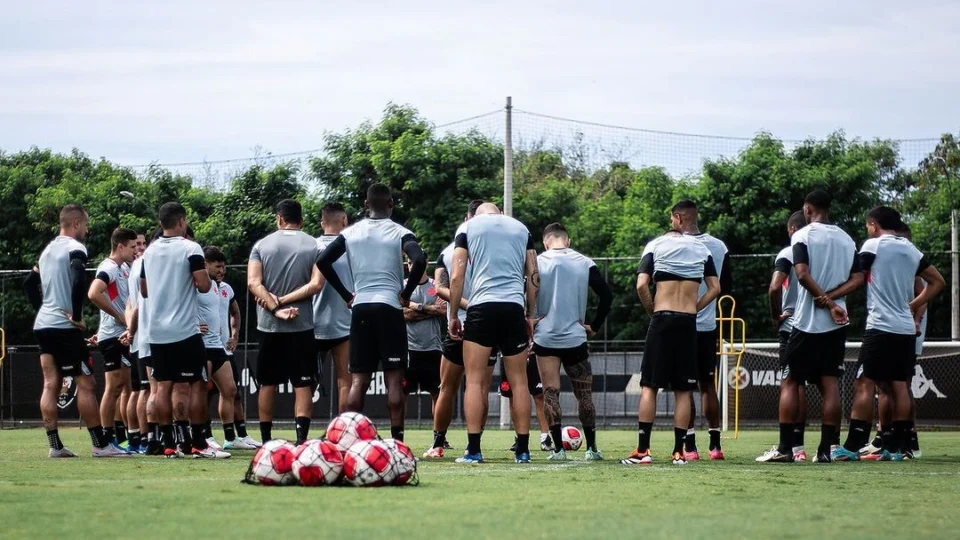 Vasco usa período sem jogos para recuperar atletas