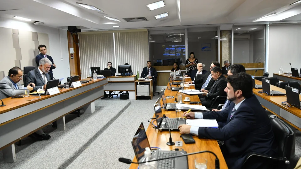 Comissão vai debater medidas cautelares contra autoridades com foro