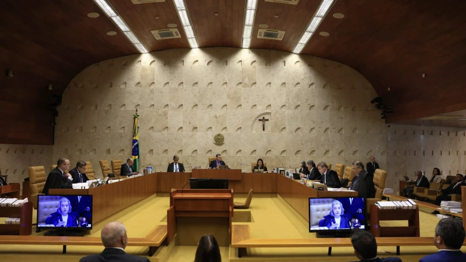 STF: maioria vota à favor da licença-maternidade em relações homoafetivas