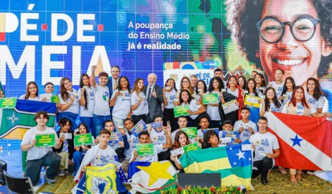 Lula anuncia início dos pagamentos do programa Pé-de-Meia