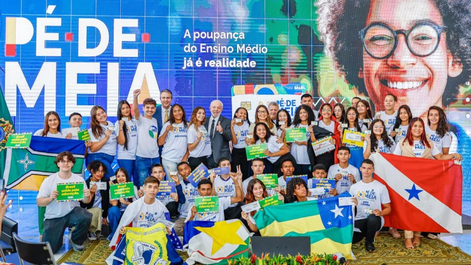 Lula anuncia início dos pagamentos do programa Pé-de-Meia