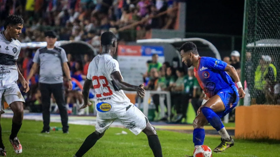 Barezão 2024: Parintins goleia Rio Negro, mas jogo é marcado por abandono de campo