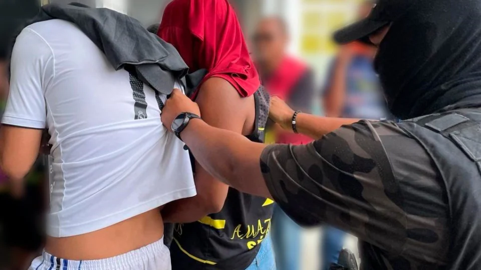 Dupla é presa por estupro coletivo contra adolescente de 13 anos em Manaus