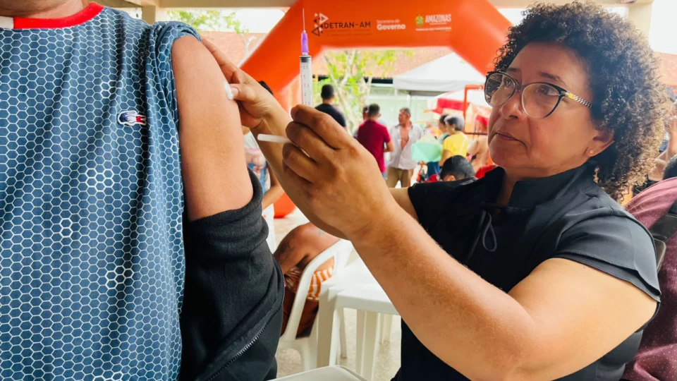AM inicia multivacinação nas escolas para atualização do esquema vacinal