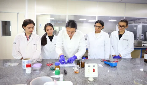 Mulheres na ciência: AM investe R$ 22 milhões em projetos de pesquisa