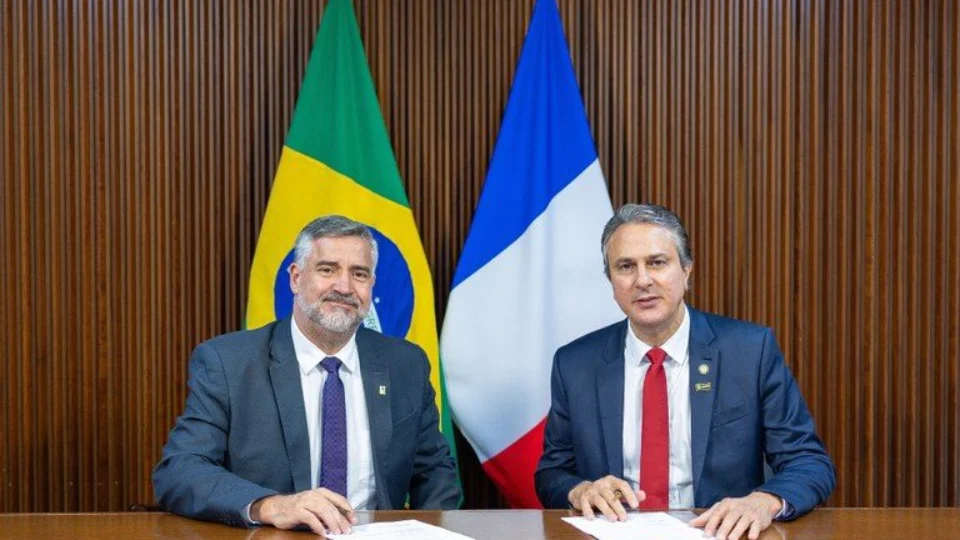 MEC e Secom assinam com a França ato para combater a desinformação