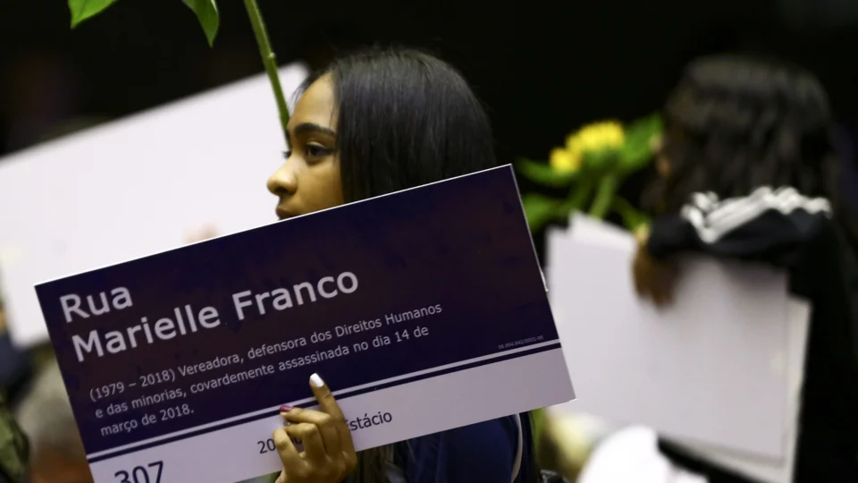 Câmara presta homenagem à memória de Marielle e Anderson Gomes