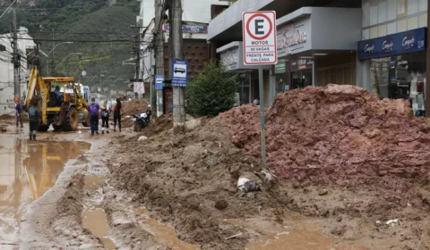 Saúde destina 1 milhão para vítimas das chuva em Petrópolis no RJ 