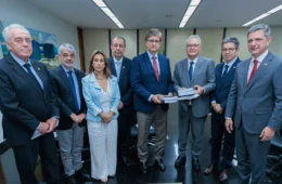 Omar Aziz e PGR discutem reabertura de inquéritos da CPI da Pandemia