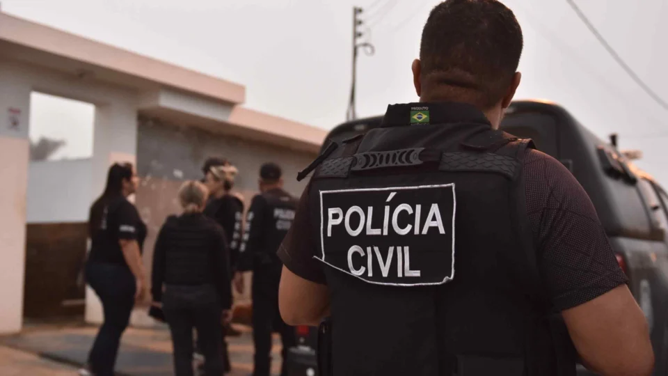 Homem é preso por matar companheiro da ex-mulher com 50 facadas no AM