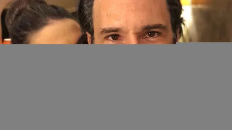 Mel Fronckowiak e Rodrigo Santoro anunciam gravidez