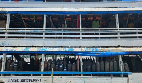 Polícia apreende 127 cilindros de oxigênio e embarcação no AM