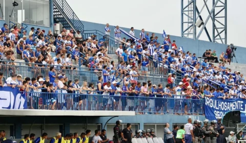 São Raimundo jogará sem torcida após torcedor atacar ônibus