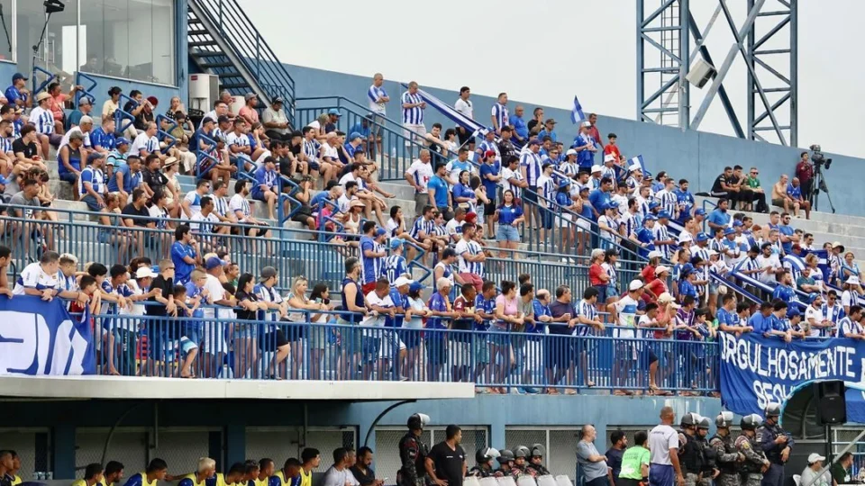 São Raimundo jogará sem torcida após torcedor atacar ônibus
