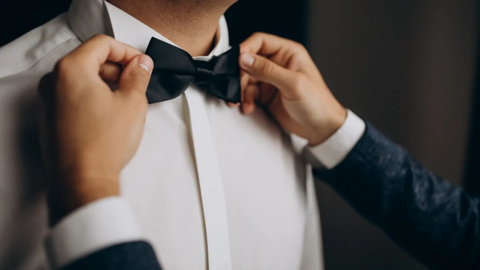 Noivo cai, corta o pescoço e morre durante festa de noivado na Austrália