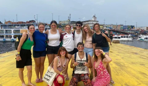 Programa reúne estudantes de várias partes do mundo em excursão no AM