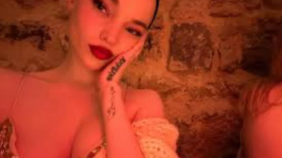 Dove Cameron irrita fãs após flagra depois de cancelar show no Brasil