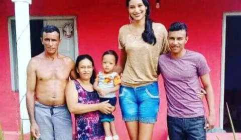 Mulher mais alta do Brasil tem mais de 2 metros e é casada com um homem de 1,65 metro