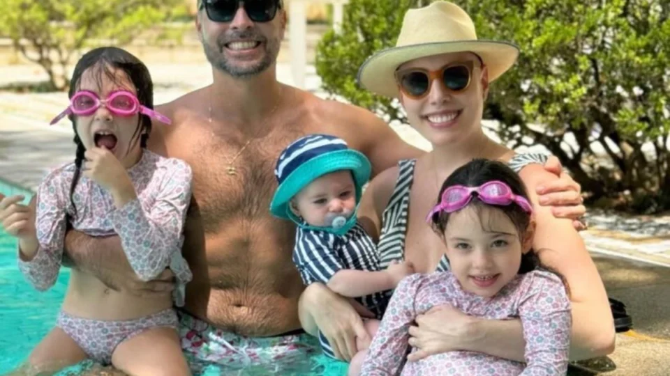 Fabiana Justus posta foto com família antes de voltar ao hospital para tratar câncer