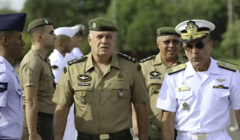 Ex-comandante do Exército confirma reunião sobre golpe