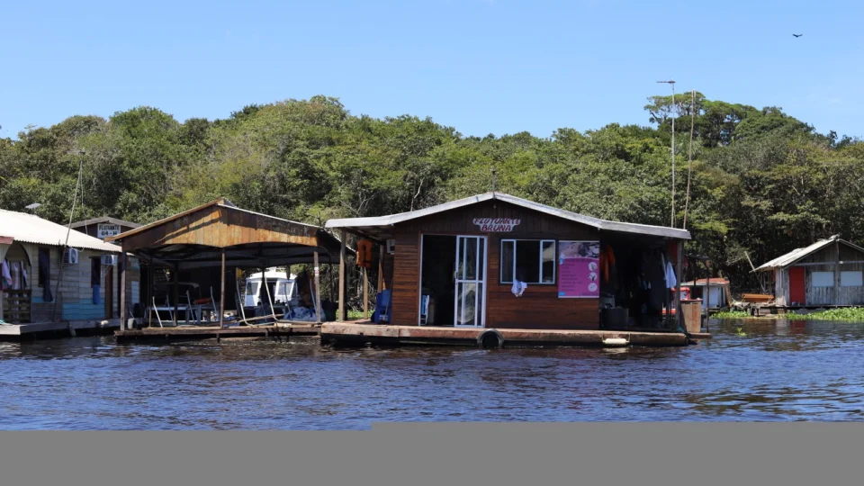 Juiz determina a permanência dos flutuantes no Tarumã em Manaus