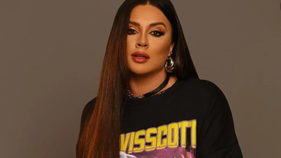 Juju Salimeni relembra antigos relacionamentos e faz desabafo na internet