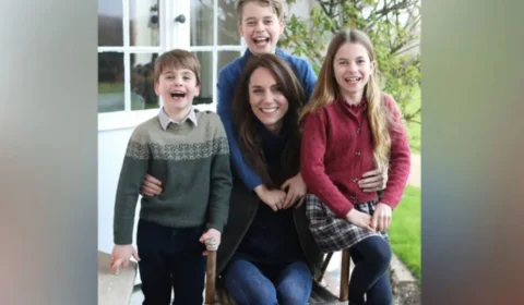 Foto de Kate Middleton ao lado dos filhos foi manipulada, dizem agências de imagens