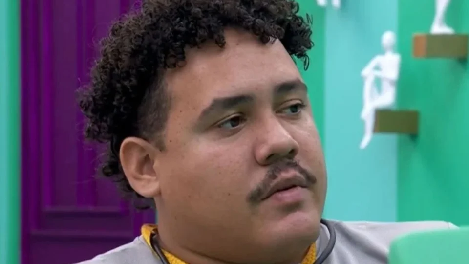 BBB 24: após flertes com Pitel, Lucas faz elogios à esposa