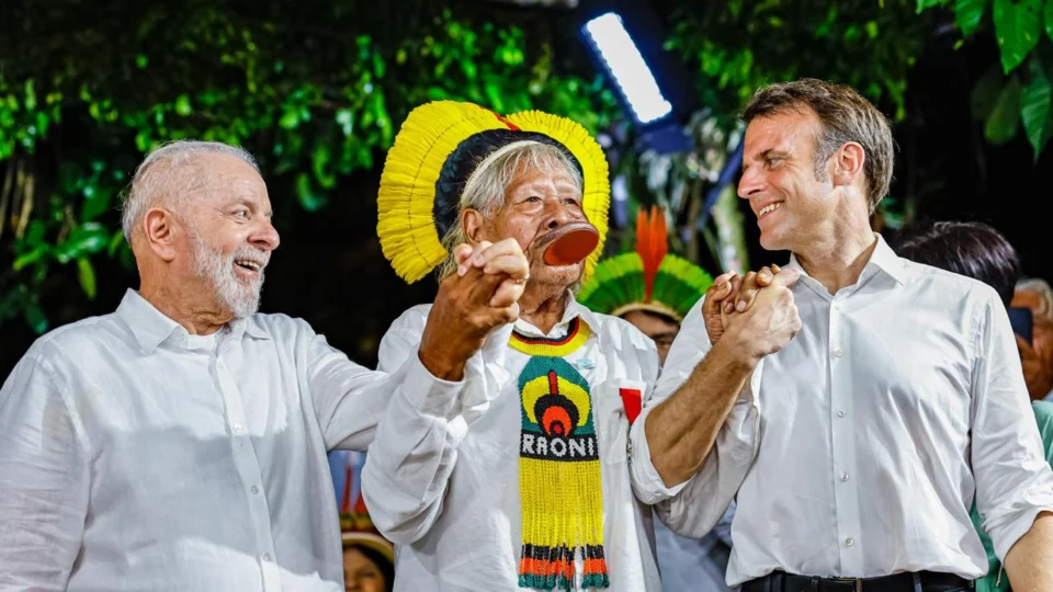 Lula e Macron anunciam 1 bilhão de euros para a Amazônia